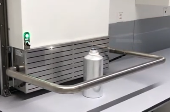 La hotte smart-Flow XL au-dessus d'un poste de travail